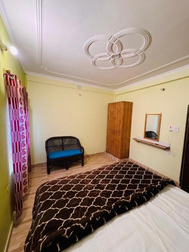 a bedroom with a bed and a ceiling at Sanchi's Homestay 2BHK in Bhowāli