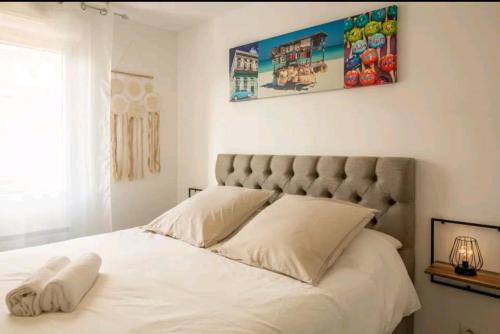 a bedroom with a large bed with white sheets at Le Candle - Parking & Balcon - Muret - Toulouse in Muret