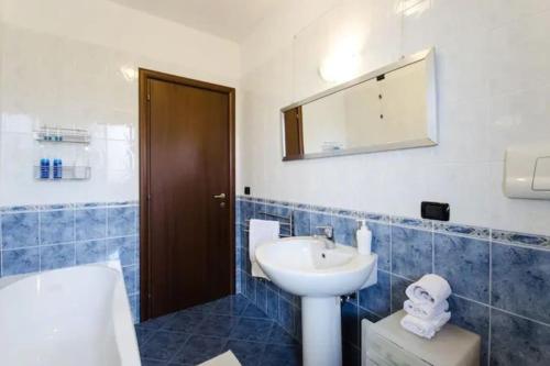 Ένα μπάνιο στο Casa Alpi 44 - Two bedroom flat with huge balcony
