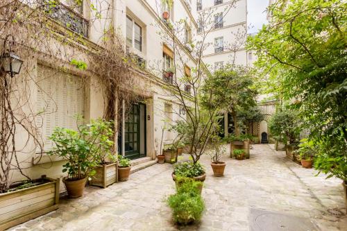 Marais Place des Vosges Sevigne