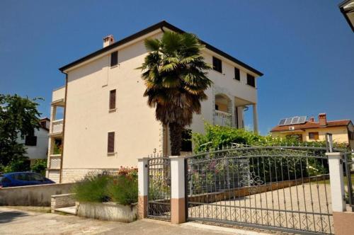 Modernes Apartment in Novigrad mit privatem Parkplatz