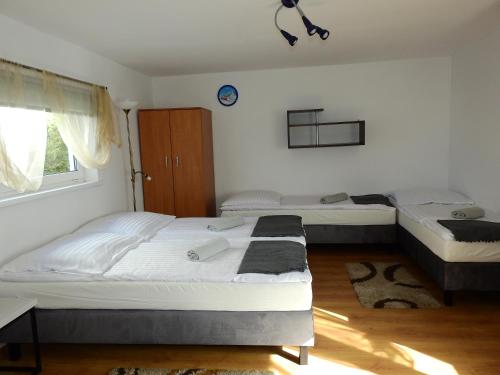 a bedroom with two beds and a window at U Reginy in Jastrzębia Góra