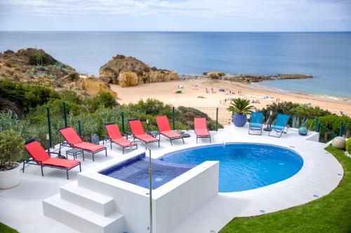 Beachfront Villa - Private Beach Access - Walk Everywhere without car - pool & jacuzzi