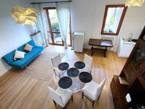 Afbeelding uit fotogalerij van LovingStresa3 giardino del lago in Stresa