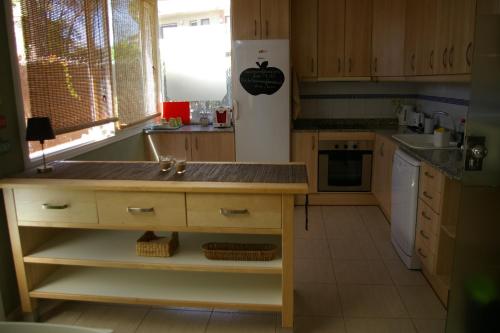 a kitchen with a sink and a refrigerator at B&B Inés in Sant Cugat del Vallès