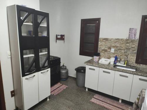 Nhà bếp/bếp nhỏ tại Chácara Charbella