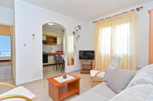 Televisyen dan/atau pusat hiburan di Ferienwohnung für 5 Personen ca 51 qm in Bale, Istrien Istrische Riviera