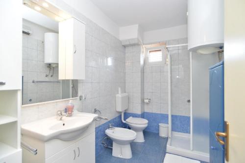 Bilik mandi di Ferienwohnung für 5 Personen ca 51 qm in Bale, Istrien Istrische Riviera