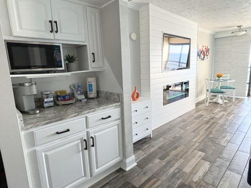 Sea La Vie Oceanfront Studio photo 31