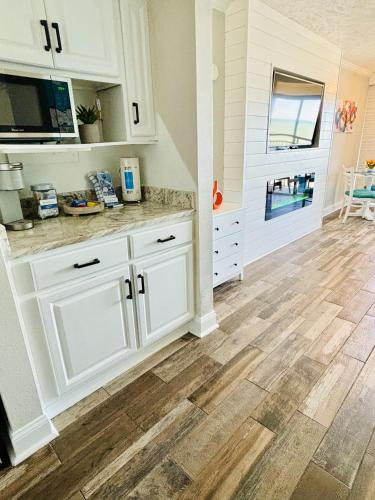 Sea La Vie Oceanfront Studio photo 35