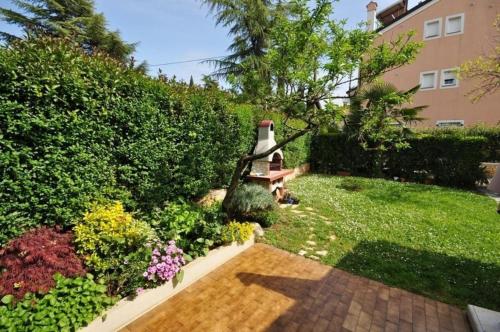 O grădină în afara Ferienwohnung für 4 Personen ca 40 m in Novigrad, Adriaküste Kroatien Westküste von Istrien