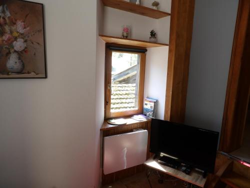 TV a/nebo společenská místnost v ubytování Studio à Murbach au calme