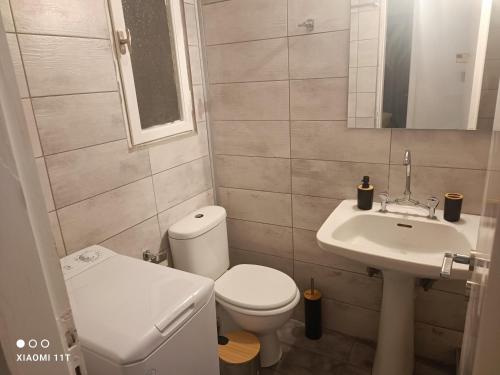 A bathroom at Crystal Cannon Apartment (Travel2Corfu)