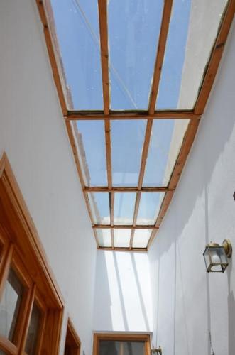 a skylight in a room with a ceiling at Διαμέρισμα Έλλη in Rethymno