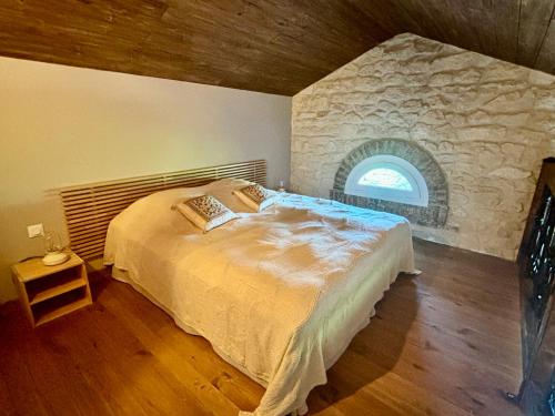 Postel nebo postele na pokoji v ubytování La cave de Grand Cabane