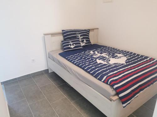 Кровать или кровати в номере Balatonalmádi Kazinczy 2