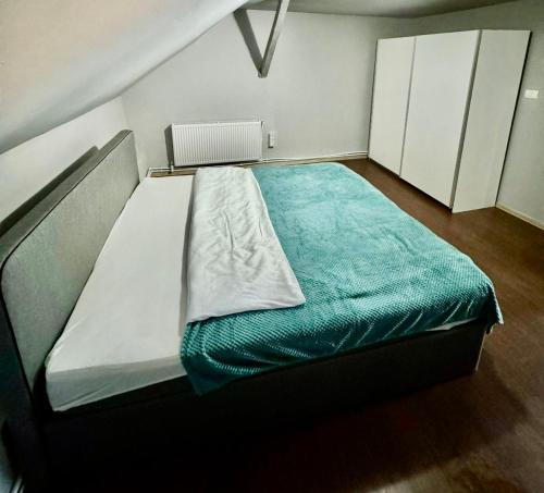 Cama o camas de una habitación en Serbian House