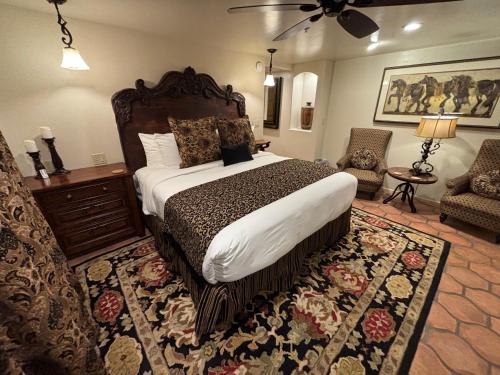 a bedroom with a large bed in a room at Casa Sedona Inn in Sedona