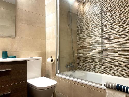 Comfortable apartment, 3 bedrooms with AC Camp Nou