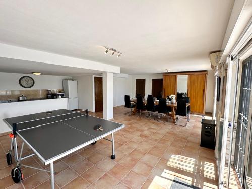 a living room with a ping pong table in it at A 5 minutos de la playa casa de vacaciones con piscina privada in Puerto de Mazarrón