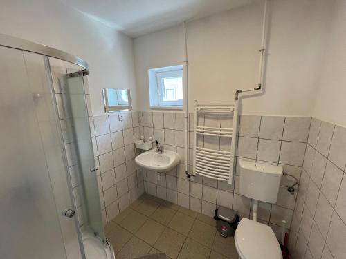 Ένα μπάνιο στο Maláta Homes