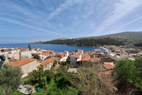 a view of a town with a body of water at Vista Mare in Lagkáda