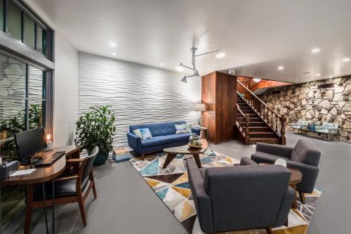 a living room with blue furniture and a stone wall at Kings Inn in San Diego