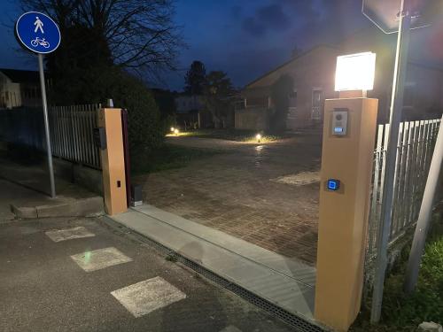 a parking meter next to a fence at night at Villa Yemaya - camera con bagno privato in Casarsa della Delizia