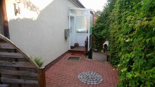 an entrance to a house with a brick walkway at Privates Doppelzimmer bei der Weser-Ems Halle in Oldenburg
