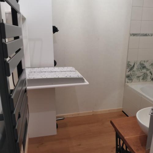 Bilik mandi di Gite L'estive du Clozel Le Salers