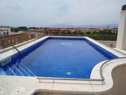 VILLA ANAIS. Apartamento con piscina en ático.