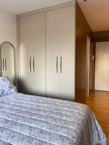 a bedroom with a bed and white cabinets at For You Moema 302 Studio da Andrea in São Paulo