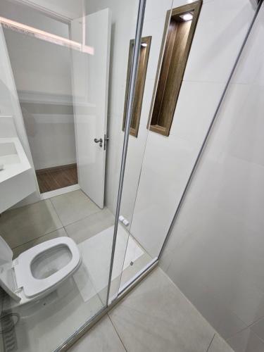Ένα μπάνιο στο Quarto Privativo em Condominio
