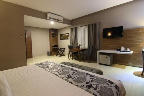 Кровать или кровати в номере Grand Amira Hotel