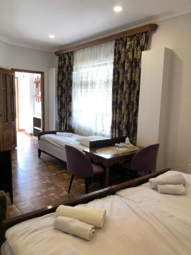 Ein Bett oder Betten in einem Zimmer der Unterkunft Guest House Anahit Ijevan