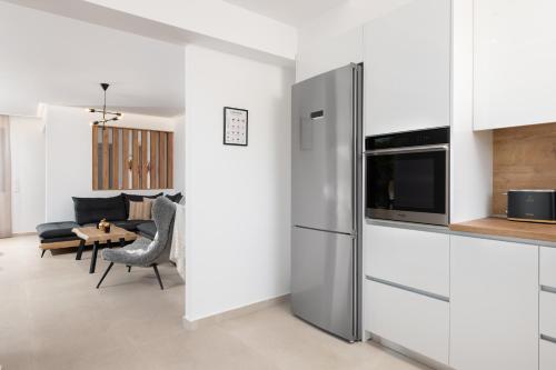a kitchen and living room with a stainless steel refrigerator at Ixian Memory in Triánta