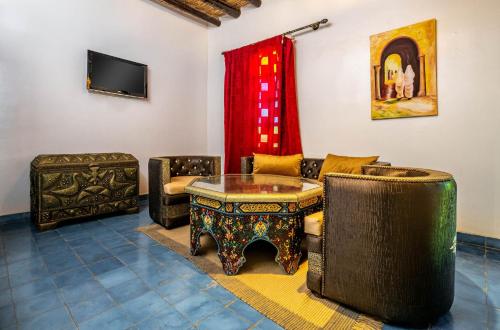 a living room with a couch and a table at Kasbah Alili in Marrakech