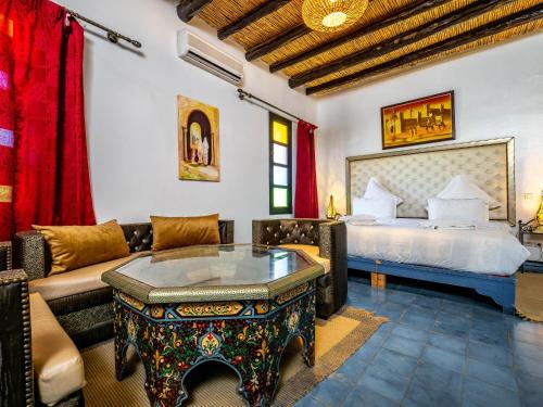 a living room with a bed and a couch at Kasbah Alili in Marrakech