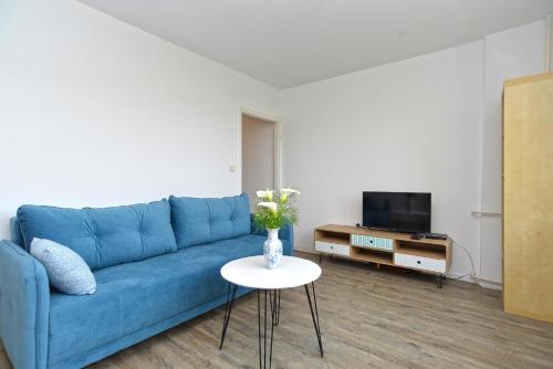a living room with a blue couch and a table at Ferienwohnung für 6 Personen ca 53 qm in Pula, Istrien Istrische Riviera in Pula