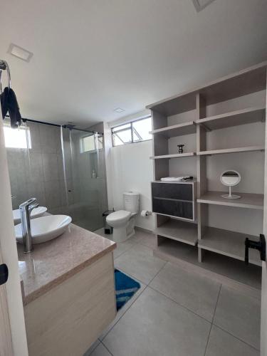 a bathroom with a sink and a toilet and a shower at Luxurious With Private Jacuzzi 3-Bedroom Apartment in Pereira in San Joaquín