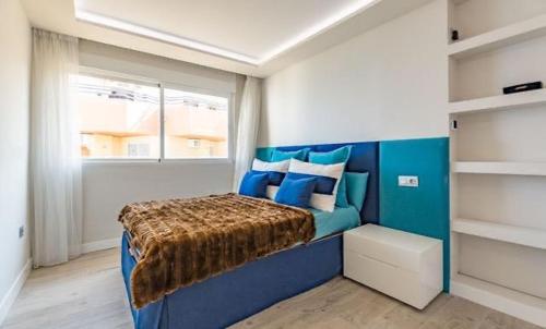 FIRST LINE BEACH APARTMENT IN MARBELLA