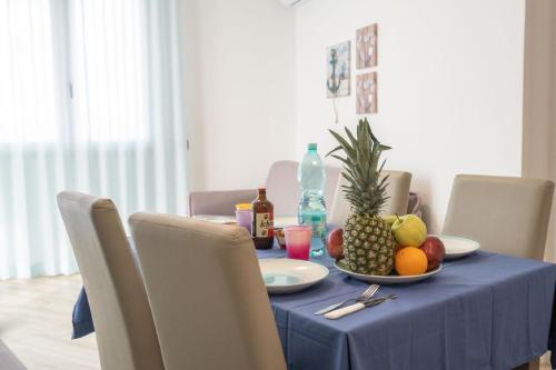 a table with a blue table cloth and a bowl of fruit at Ferienwohnung für 2 Personen ca 35 qm in Alghero, Sardinien Sassarese in Alghero