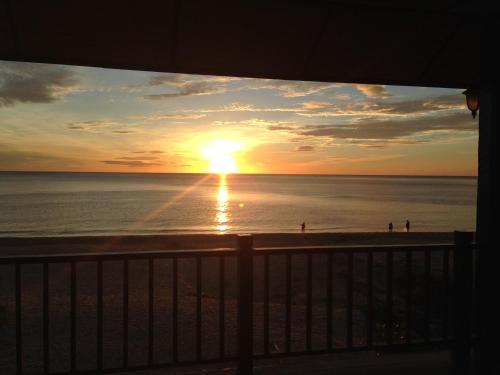 a sunset from the balcony of a beach at Sea Breeze House, Naiplao Beach in Khanom
