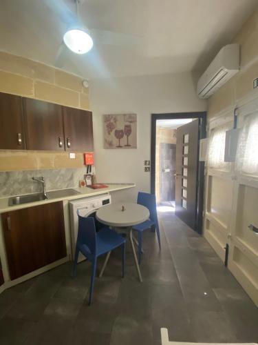 Η κουζίνα ή μικρή κουζίνα στο Birgu Studio Maisonette