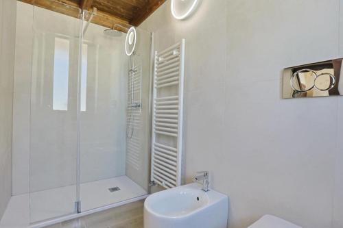 Ένα μπάνιο στο villa dei cento Pini