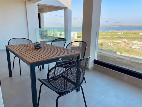 Ein Balkon oder eine Terrasse in der Unterkunft Casa Tsouka ApartHotel