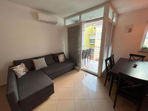 Dua Al Mar with Parking and Balcony