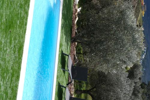 Het zwembad bij of vlak bij Quinta de Gandarem