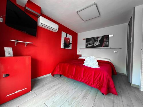 a red room with a bed with a red wall at Il Palazzetto in Gaeta