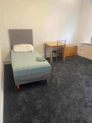 Cama o camas de una habitación en Zimmervermittlung Hemelingen